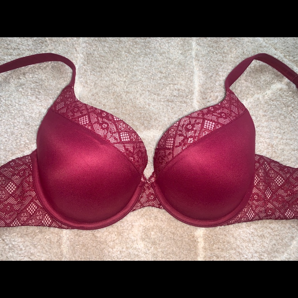Victoria Secret Bra! Size 34DD Lightly Lined Red with lace detail, Gently Used